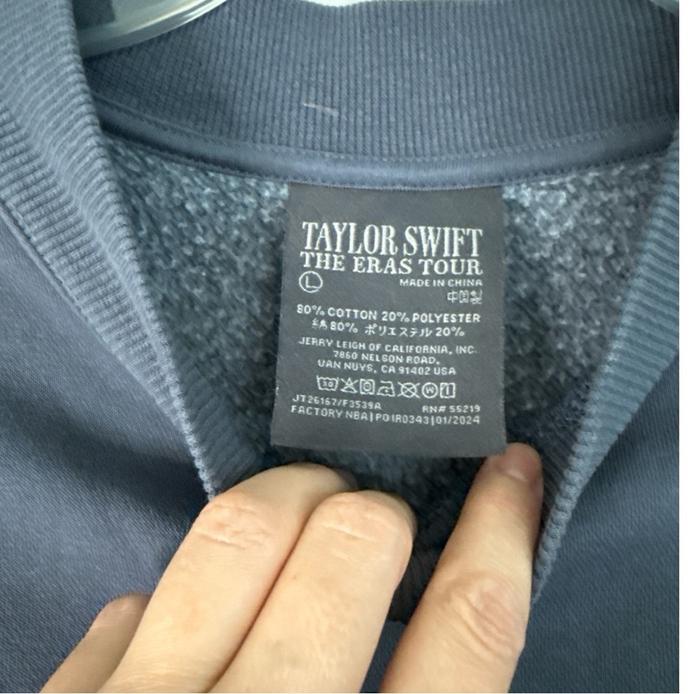 Taylor Swift The Eras Tour Official Sweatshirt NWOT size L I-10 - Picture 2 of 5